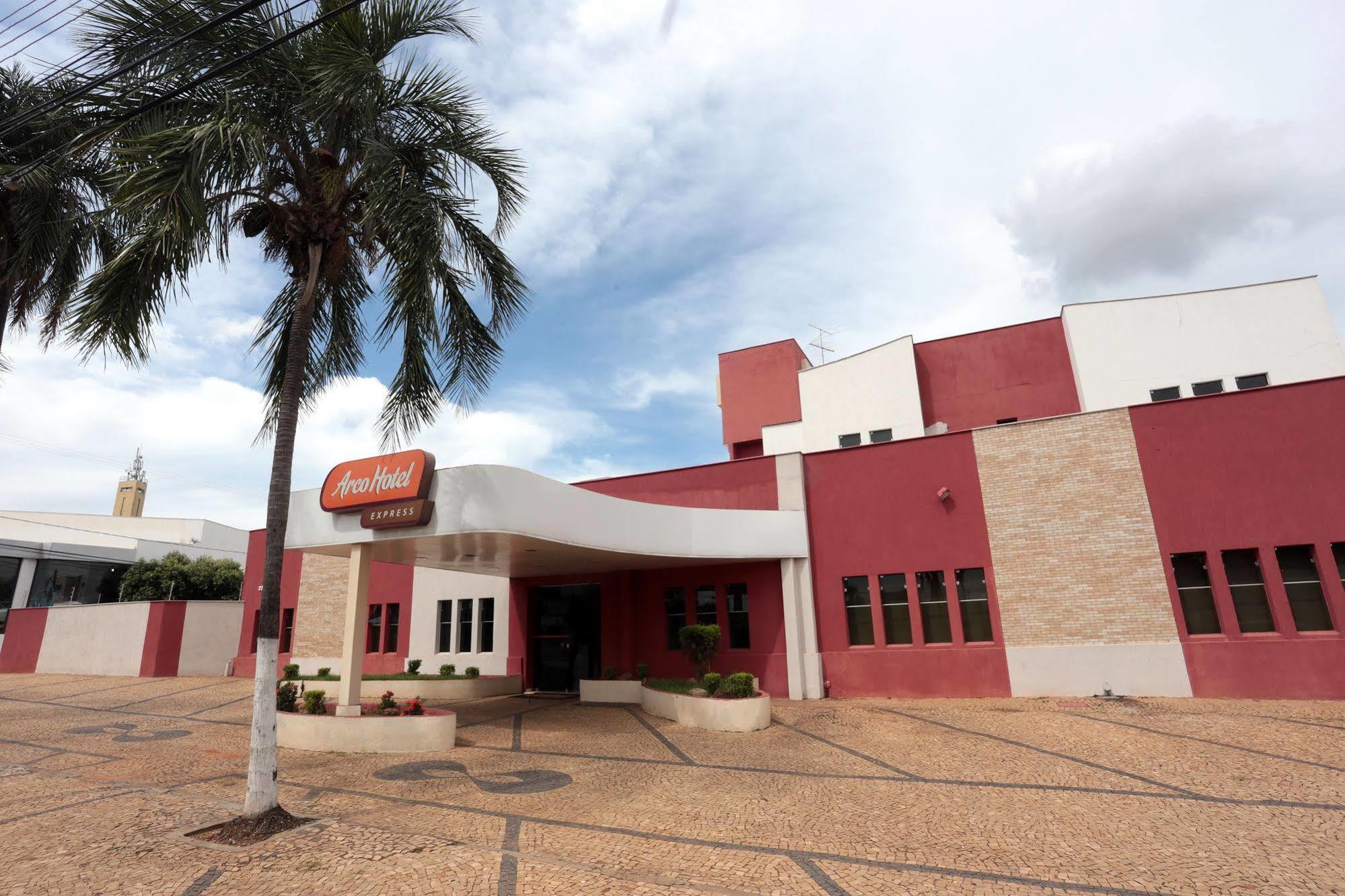 Agua Branca Park Hotel Araçatuba エクステリア 写真